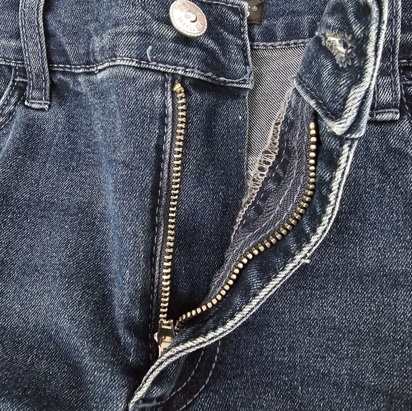 NWOT VENUS CAPRI JEANS WITH SEQUENCE GOLD CUFF - Picture 5 of 7